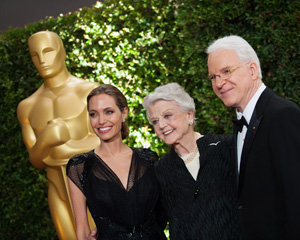 Angelina Jolie, Angela Lansbury, Steve Martin y Piero Tosi reciben el Oscar honorario