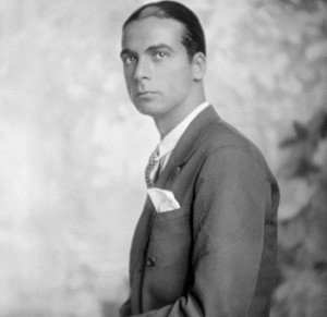Julio Medem llevará al cine la vida de Balenciaga