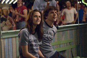 Kristen Stewart y Jesse Eisenberg: perseguidos por el gobierno