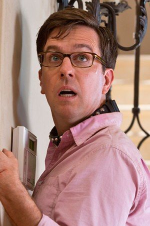 Ed Helms sustituirá a Leslie Nielsen en el nuevo "Agárralo como puedas"