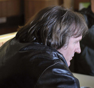 Gérard Depardieu: días de ruido y agua con denuncias en Italia