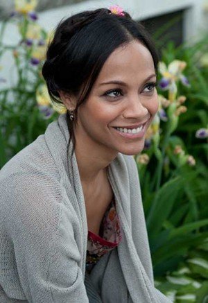 Zoe Saldana embarazada del Anticristo en la revisión de "La semilla del diablo"