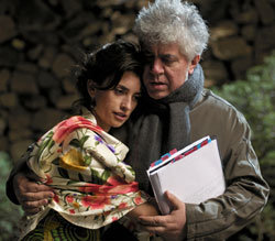 Almodóvar peina canas
