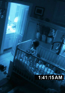 "Paranormal Activity 2" tiene miedo, mucho miedo... de los críticos