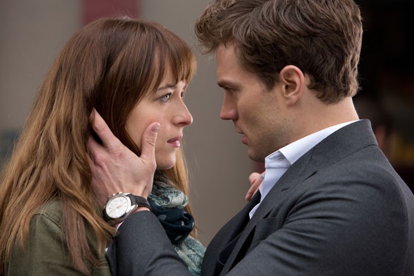 "Cincuenta sombras de Grey" arrasa en taquilla