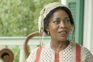 Alfre Woodard, presidenta de los Estados Unidos junto a Katherine Heigl