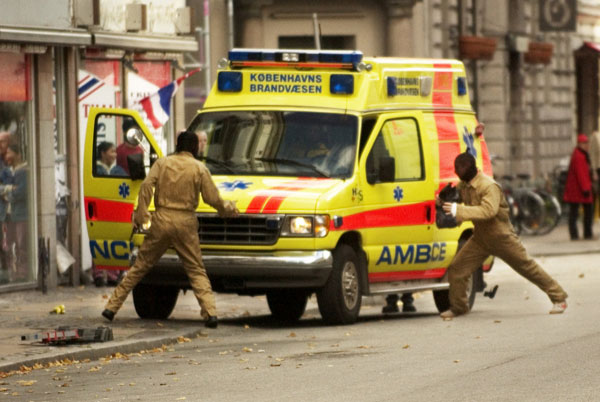 El director australiano Phillip Noyce conducirá una ambulancia danesa