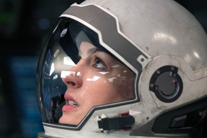 A Anne Hathaway le llueven meteoritos