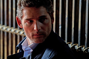 Eric Bana, médico en un sanatorio mental