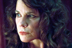 Barbara Hershey velará por el Anticristo en la serie basada en la película "La profecía"