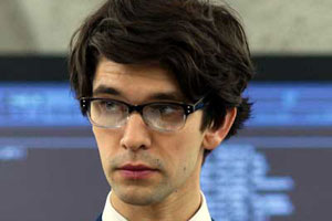 Ben Whishaw y Jim Broadbent protagonizan una serie de espías homosexuales para BBC