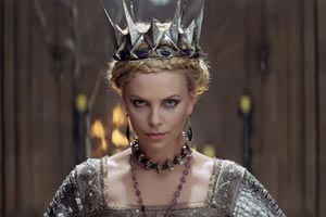 Charlize Theron volverá a ser la madrastra malvada en la secuela de "Blancanieves y la leyenda del cazador"