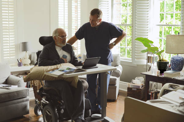 Cannes 2015, 22 de mayo: Tim Roth cuida enfermos terminales, y Gérard Depardieu e Isabelle Huppert se pierden en el Valle del Amor y el Aburrimiento Mortal