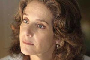 Debra Winger y los chicos del coro
