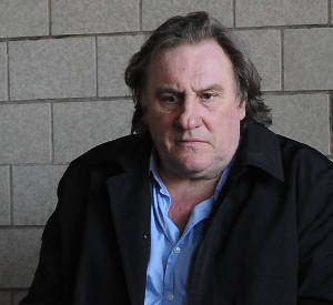 Gérard Depardieu aparece borracho en un acto del centenario de la Primera Guerra Mundial