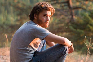 Emile Hirsch enamorado en una cinta de acción