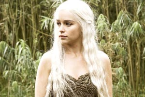Emilia Clarke pasa de "Juego de tronos" a un cuento de fantasmas