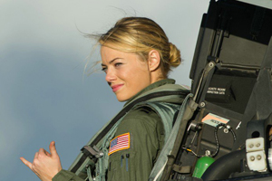 Cameron Crowe pide perdón por haber fichado a Emma Stone como asiática en "Aloha"