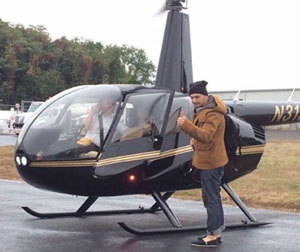 James Franco vuelve de la universidad en helicóptero