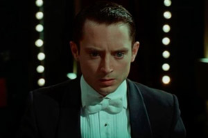 Elijah Wood se incorpora a la cacería de brujas de Vin Diesel