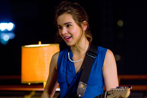 Hailee Steinfeld sí cree en el amor a primera vista