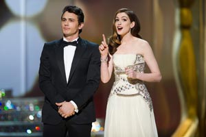 Anne Hathaway da consejos para presentar los Oscar a Neil Patrick Harris