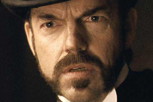 Hugo Weaving se sube en marcha al nuevo film de Mel Gibson