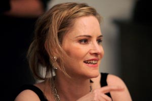 Jennifer Jason Leigh protagoniza la nueva "Amityville"