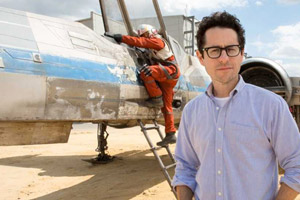 J.J. Abrams muestra el nuevo Ala X de "Star Wars" para una campaña de UNICEF