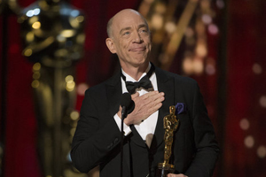 J.K. Simmons reinventa los agradecimientos familiares al recoger el Oscar al secundario por "Whiplash"