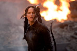 Andamos escasos de líderes: el atractivo de Katniss Everdeen en un mundo oscuro como el de “Los juegos del hambre: Sinsajo”