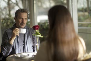 Kevin Costner regresa a los experimentos médicos