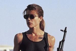 Linda Hamilton, madre perturbada en la segunda temporada de "Defiance"