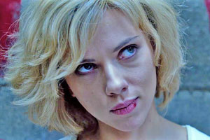 Scarlett Johansson arrasa en taquilla convertida en Lucy
