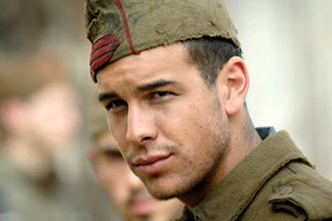 Mario Casas, invitado invisible junto a Bárbara Lennie