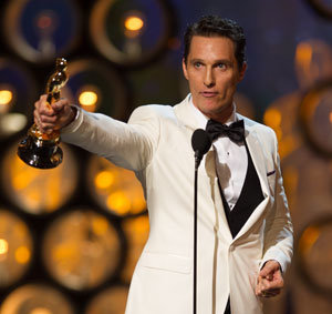 El agradecido Matthew McConaughey por el Oscar: Dios, la familia y él mismo, amén