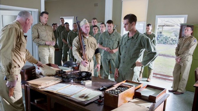 Mel Gibson hace pública la primera foto oficial de Andrew Garfield en "Hacksaw Ridge"