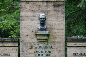 Vacaciones visitando la tumba de Murnau en Berlín