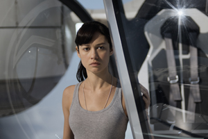 Olga Kurylenko, androide en film de ciencia ficción