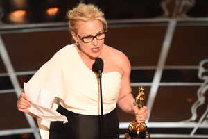 Patricia Arquette reivindica la igualdad de salario de las mujeres al recoger el Oscar a la mejor secundaria