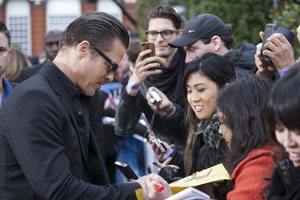 Brad Pitt, agredido en el preestreno angelino de “Maléfica”