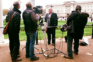 Los abogados del príncipe Carlos de Inglaterra paralizan la emisión de un documental de BBC