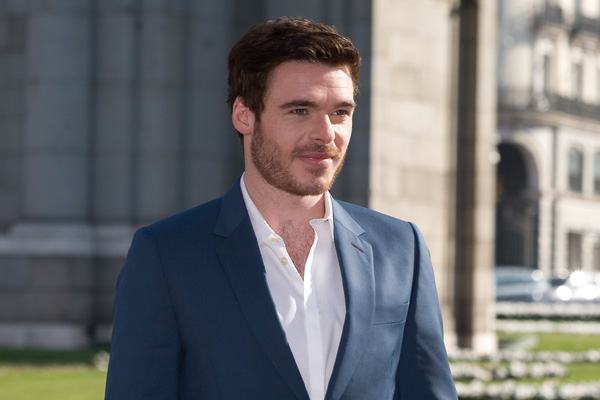 Rob Stark debuta en el cine para enamorar a Cenicienta