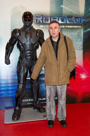 "Robocop", mitad tiros, mitad reflexiones, todo diversión
