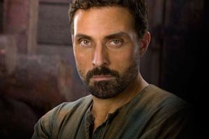 Rufus Sewell en la piel de un cínico manipulador