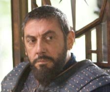 Tío del príncipe Caspian, en la segunda entrega de Las crónicas de Narnia