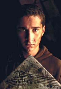 Shia LaBeouf con los autobots de "Transformers"
