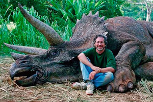 Internet carga contra Steven Spielberg por 'cazar' un dinosaurio