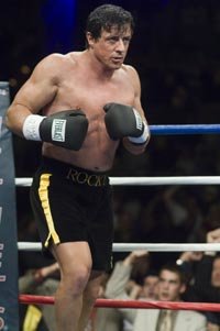 Sylvester Stallone pega duro en "Rocky Balboa"