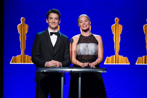 Margot Robbie y Miles Teller entregan los Oscar técnicos de la Academia